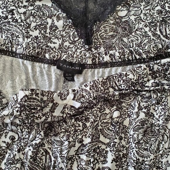 Like New Tahari 2 pc Top & Shorts Pajama Set Black White Floral Pattern - Picture 5 of 8